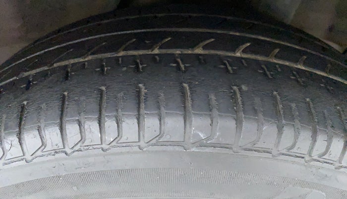 2014 Honda Mobilio 1.5 S I VTEC, Petrol, Manual, 49,629 km, Right Rear Tyre Tread