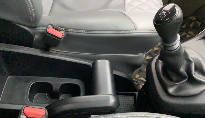 2018 Mahindra MARAZZO M2 8 STR, Diesel, Manual, 58,677 km, Gear Lever