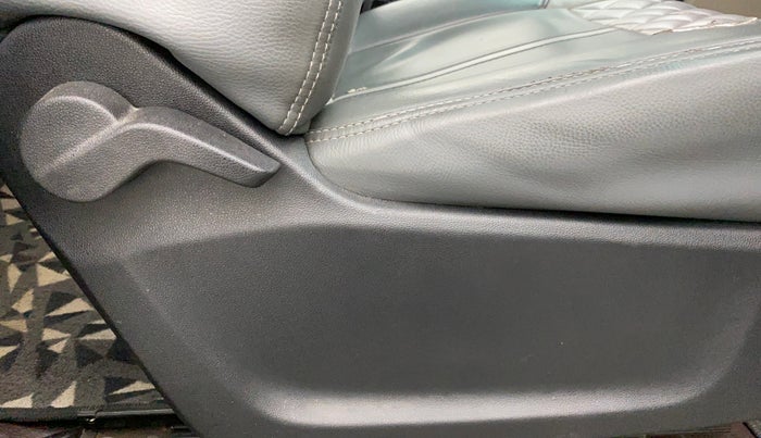 2018 Mahindra MARAZZO M2 8 STR, Diesel, Manual, 58,677 km, Driver Side Adjustment Panel