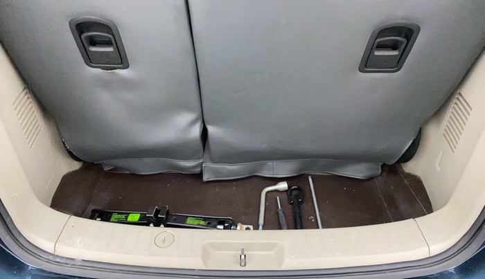 2018 Mahindra MARAZZO M2 8 STR, Diesel, Manual, 58,677 km, Boot Inside