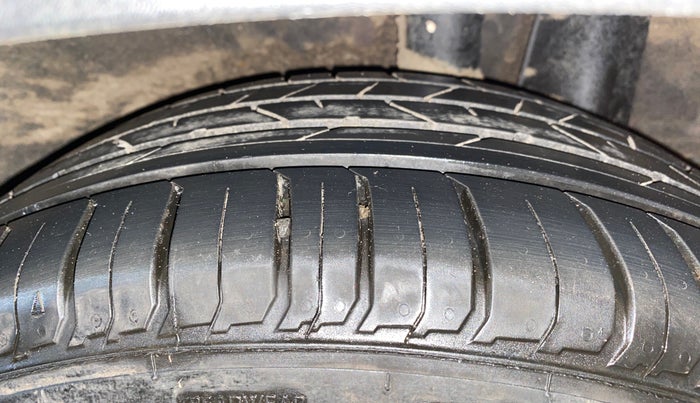 2021 KIA SONET HTK 1.2, Petrol, Manual, 34,904 km, Left Rear Tyre Tread