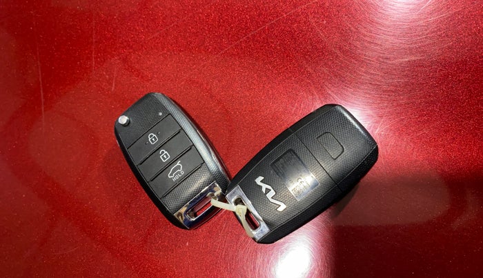 2021 KIA SONET HTK 1.2, Petrol, Manual, 34,904 km, Key Close Up