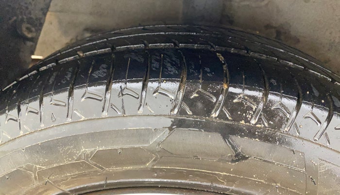 2017 Hyundai Grand i10 SPORTZ (O) 1.2 U2 CRDI, Diesel, Manual, 1,44,028 km, Right Rear Tyre Tread