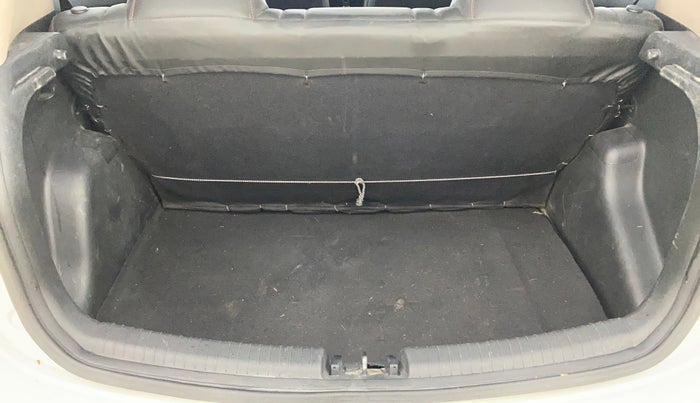 2017 Hyundai Grand i10 SPORTZ (O) 1.2 U2 CRDI, Diesel, Manual, 1,44,028 km, Boot Inside