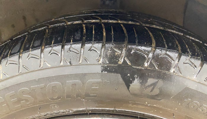 2017 Hyundai Grand i10 SPORTZ (O) 1.2 U2 CRDI, Diesel, Manual, 1,44,028 km, Right Front Tyre Tread