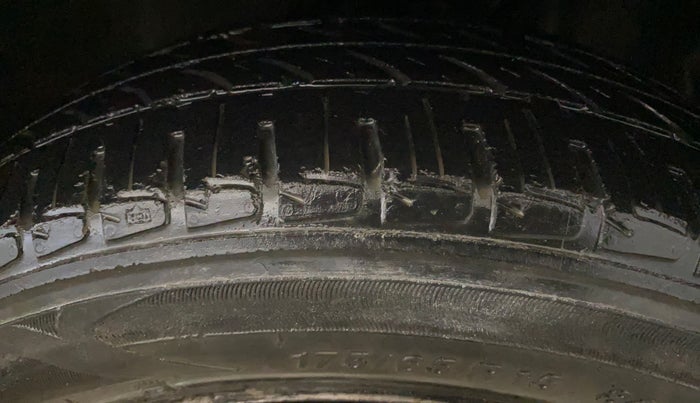 2018 Maruti IGNIS DELTA 1.2 AMT, Petrol, Automatic, 58,306 km, Right Front Tyre Tread