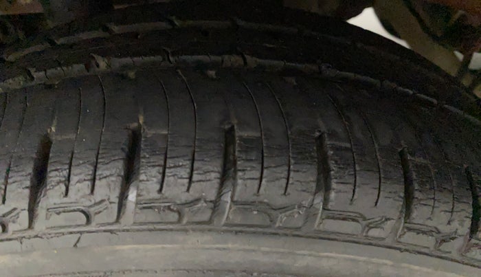 2016 Mahindra Kuv100 K8 D 6 STR, Diesel, Manual, 22,421 km, Left Rear Tyre Tread