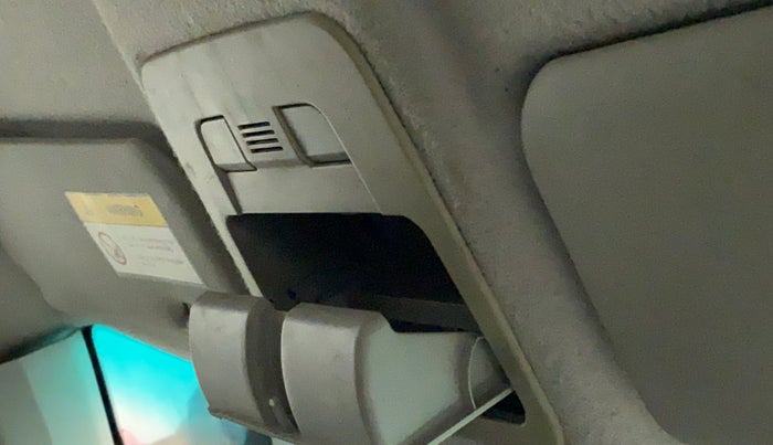 2016 Mahindra Kuv100 K8 D 6 STR, Diesel, Manual, 22,421 km, Ceiling - Sun Glass Holder not working