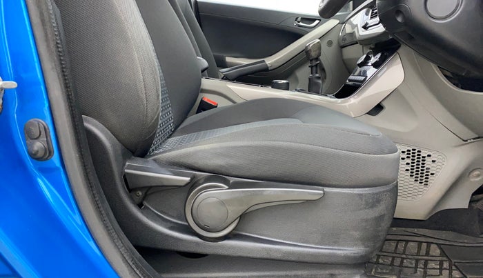 2018 Tata NEXON XZ PLUS PETROL, Petrol, Manual, 51,151 km, Driver Side Adjustment Panel