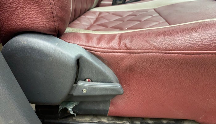 2017 Maruti Alto 800 LXI, Petrol, Manual, 69,644 km, Driver Side Adjustment Panel