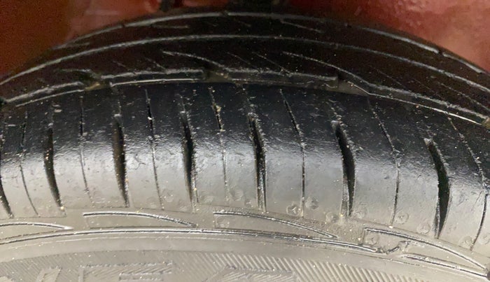 2017 Maruti Alto 800 LXI, Petrol, Manual, 69,644 km, Right Front Tyre Tread