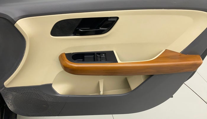 2020 Tata ALTROZ XE PETROL, Petrol, Manual, 5,163 km, Driver Side Door Panels Control