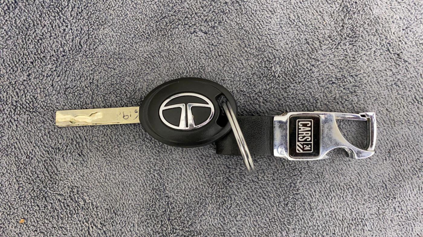 2020 Tata ALTROZ XE PETROL, Petrol, Manual, 5,163 km, Key Close Up