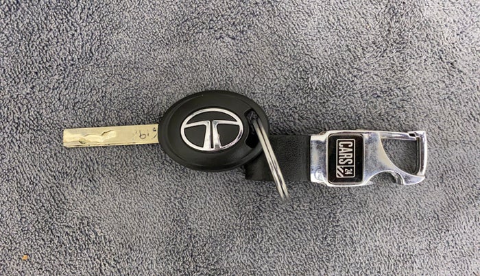 2020 Tata ALTROZ XE PETROL, Petrol, Manual, 5,163 km, Key Close Up