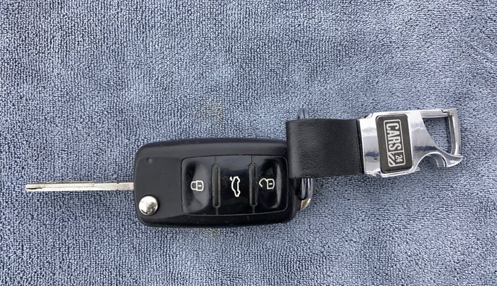 2017 Volkswagen Vento COMFORTLINE MT PETROL, Petrol, Manual, 68,808 km, Key Close Up