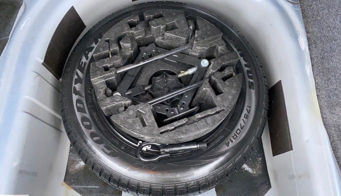 2017 Volkswagen Vento COMFORTLINE MT PETROL, Petrol, Manual, 68,808 km, Spare Tyre