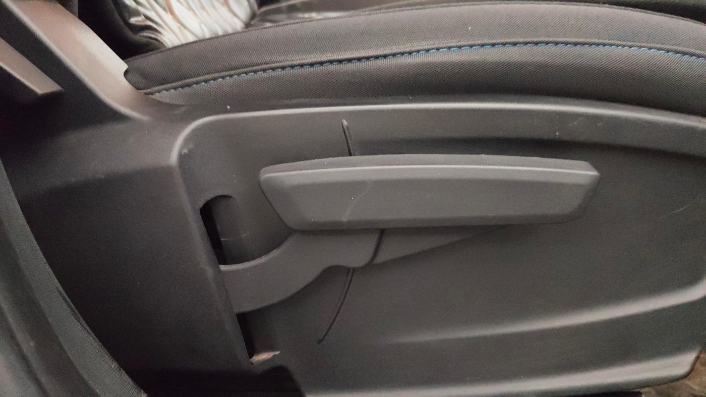 2021 Tata PUNCH CREATIVE AMT 1.2 RTN DUAL TONE, Petrol, Automatic, 19,571 km, Driver Side Adjustment Panel