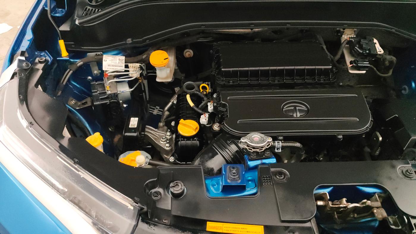 2021 Tata PUNCH CREATIVE AMT 1.2 RTN DUAL TONE, Petrol, Automatic, 19,571 km, Engine View - Right