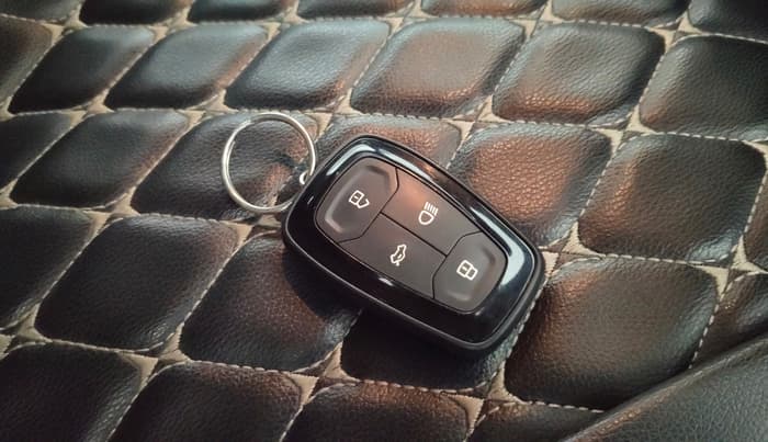 2021 Tata PUNCH CREATIVE AMT 1.2 RTN DUAL TONE, Petrol, Automatic, 19,571 km, Key Close Up
