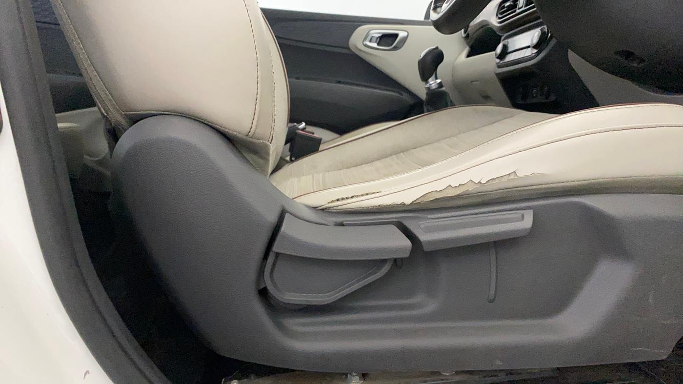2020 Hyundai AURA SX 1.2 (O), Petrol, Manual, 76,765 km, Driver Side Adjustment Panel