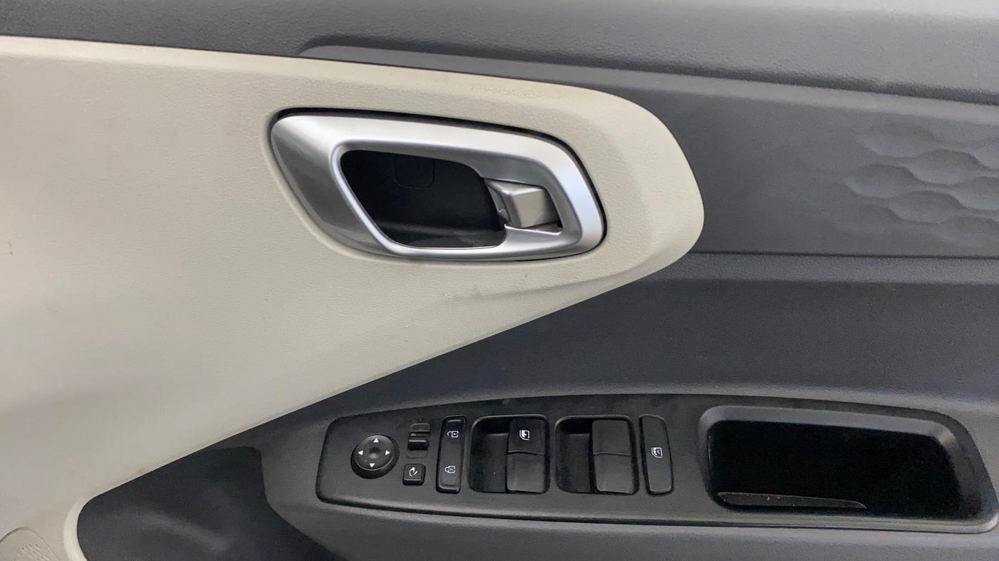2020 Hyundai AURA SX 1.2 (O), Petrol, Manual, 76,765 km, Driver Side Door Panels Control