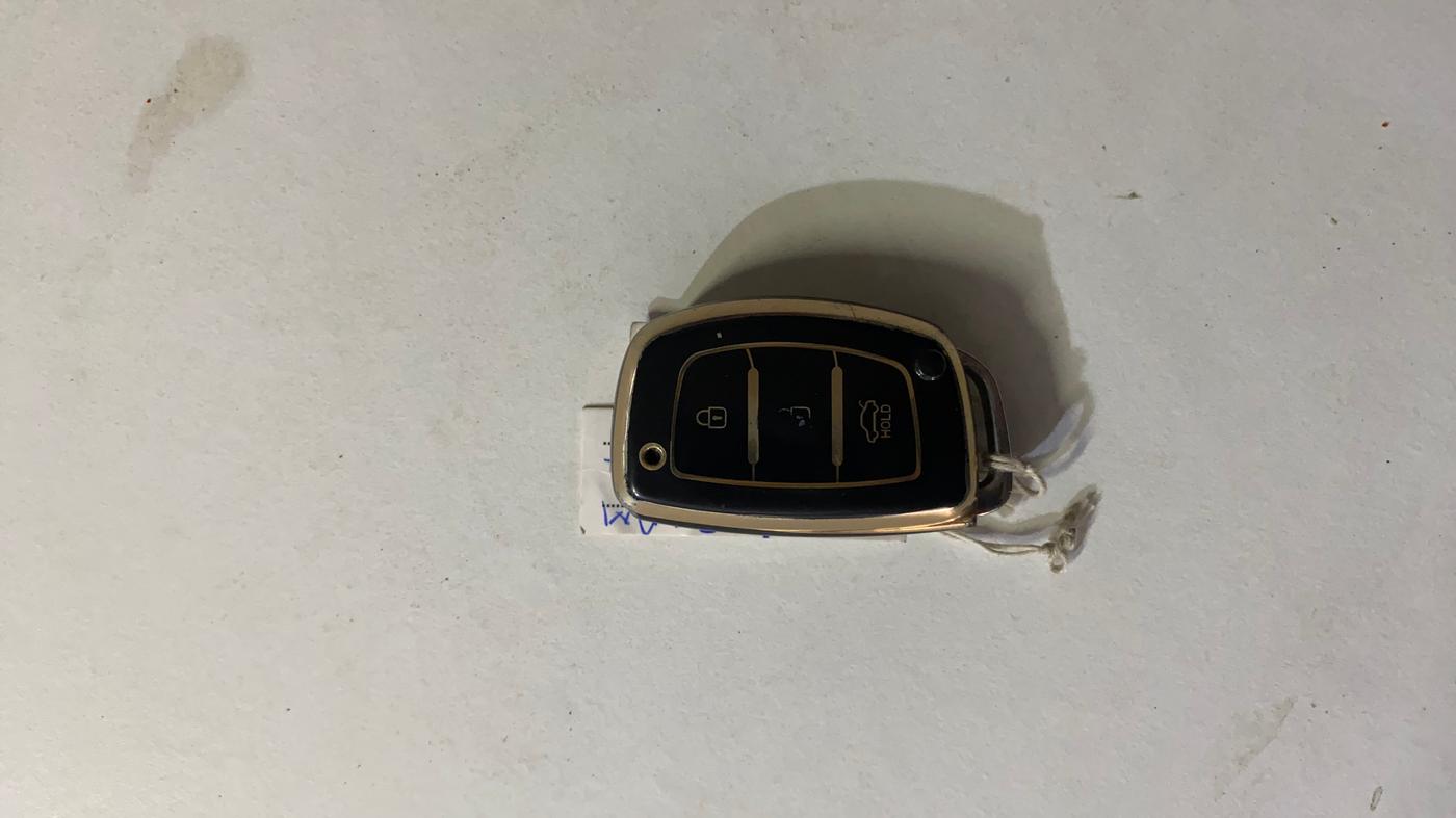 2020 Hyundai AURA SX 1.2 (O), Petrol, Manual, 76,765 km, Key Close Up
