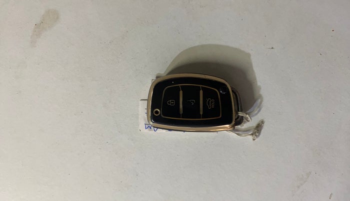 2020 Hyundai AURA SX 1.2 (O), Petrol, Manual, 76,765 km, Key Close Up