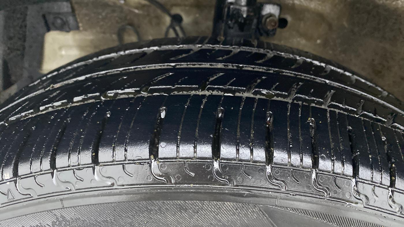 2015 Maruti Swift ZXI, Petrol, Manual, 76,065 km, Left Front Tyre Tread