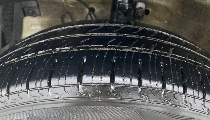 2015 Maruti Swift ZXI, Petrol, Manual, 76,065 km, Left Front Tyre Tread