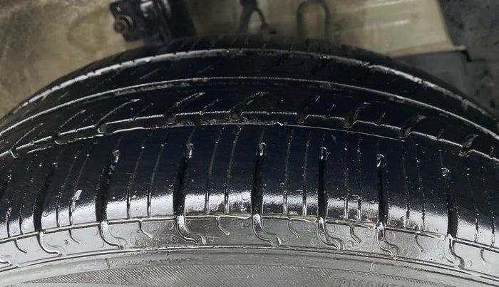 2015 Maruti Swift ZXI, Petrol, Manual, 76,065 km, Right Front Tyre Tread