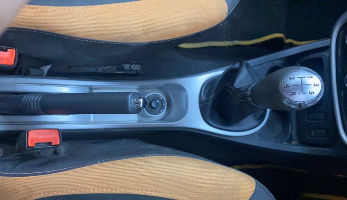 2016 Renault Duster RXL 85PS EXPLORE, Diesel, Manual, 41,789 km, Gear Lever