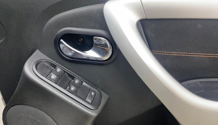 2016 Renault Duster RXL 85PS EXPLORE, Diesel, Manual, 41,789 km, Driver Side Door Panels Control