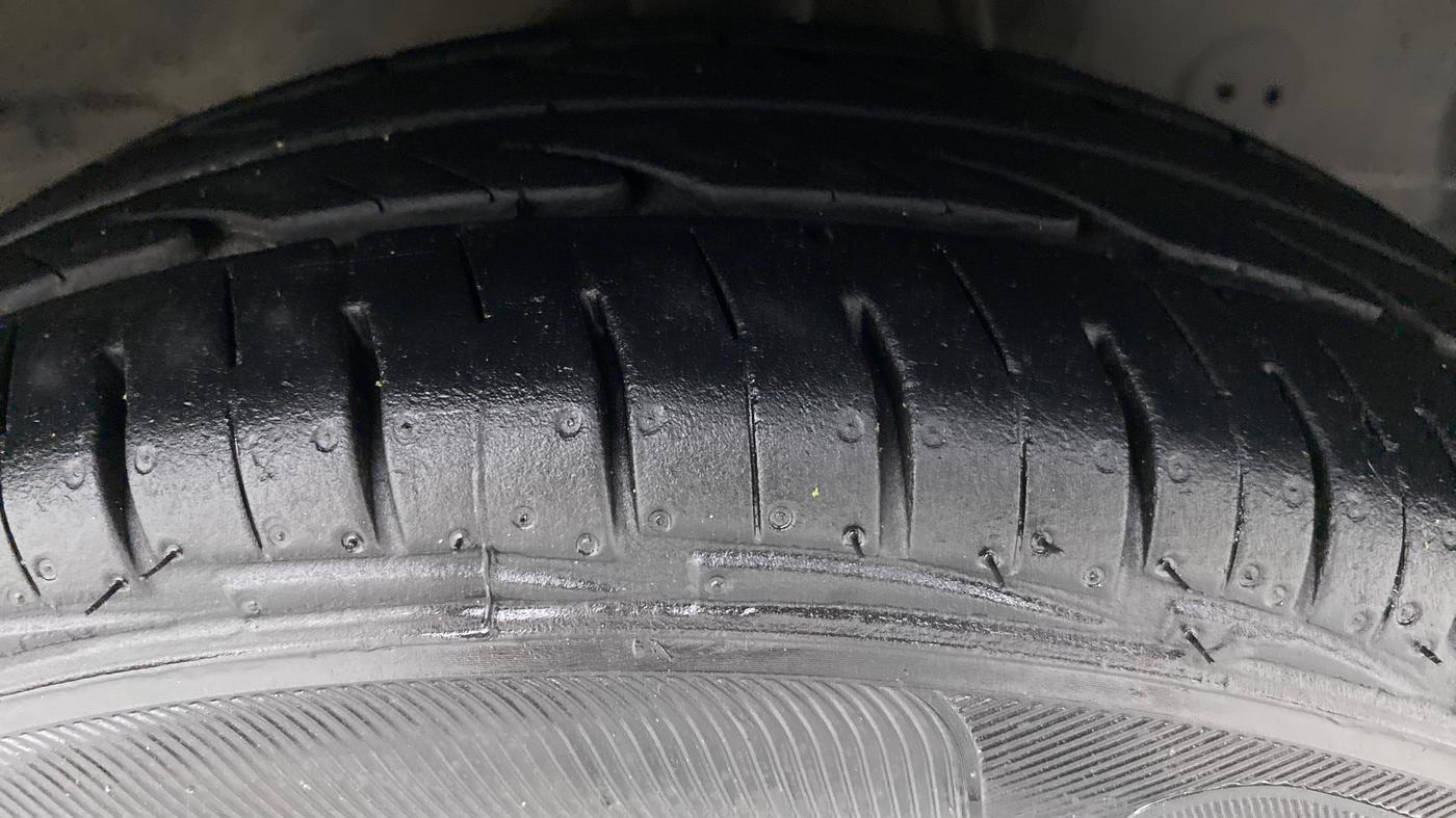 2015 Hyundai Eon ERA PLUS, Petrol, Manual, 47,972 km, Right Front Tyre Tread