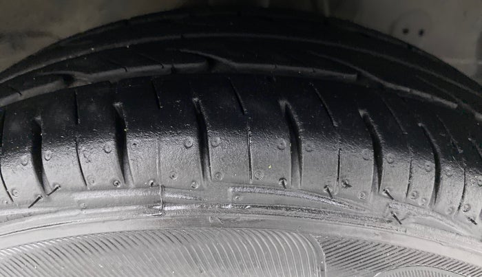 2015 Hyundai Eon ERA PLUS, Petrol, Manual, 47,972 km, Right Front Tyre Tread