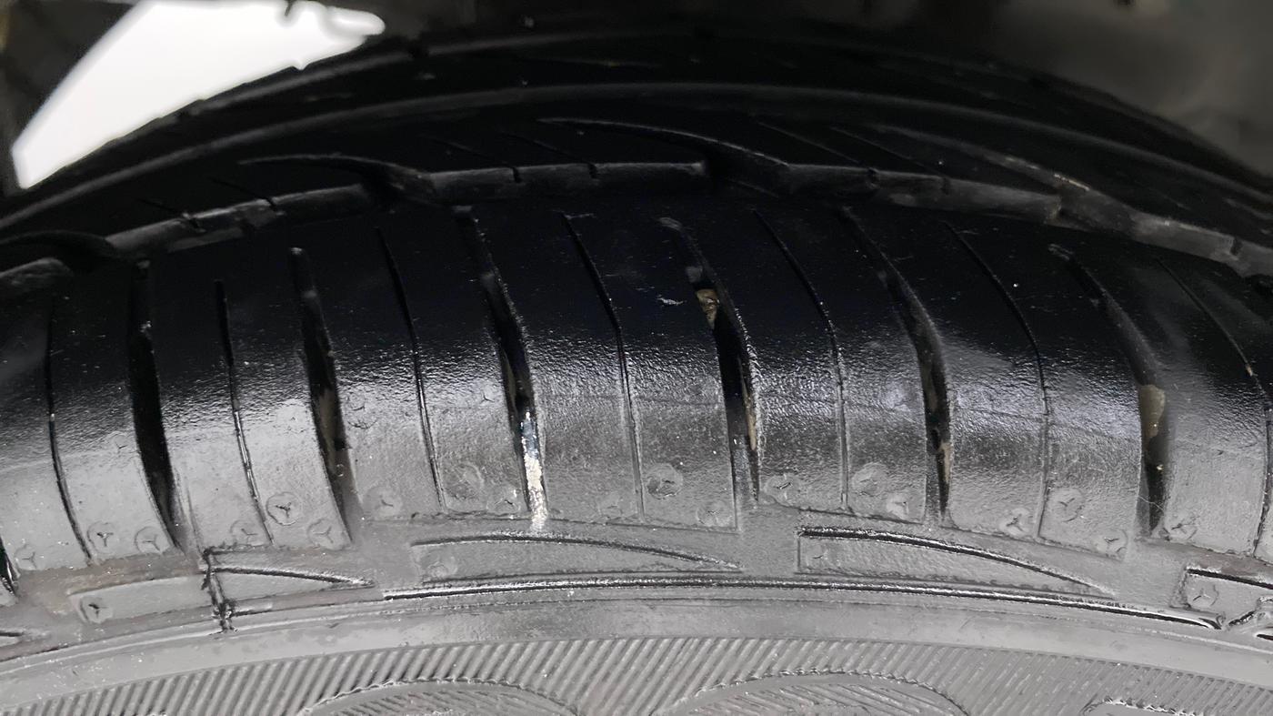 2015 Hyundai Eon ERA PLUS, Petrol, Manual, 47,972 km, Right Rear Tyre Tread