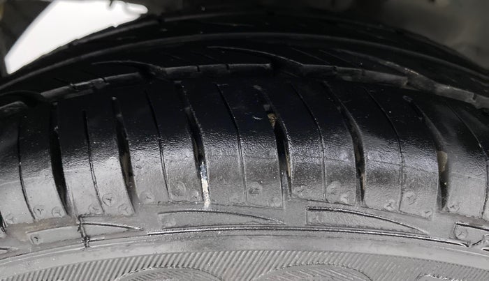 2015 Hyundai Eon ERA PLUS, Petrol, Manual, 47,972 km, Right Rear Tyre Tread