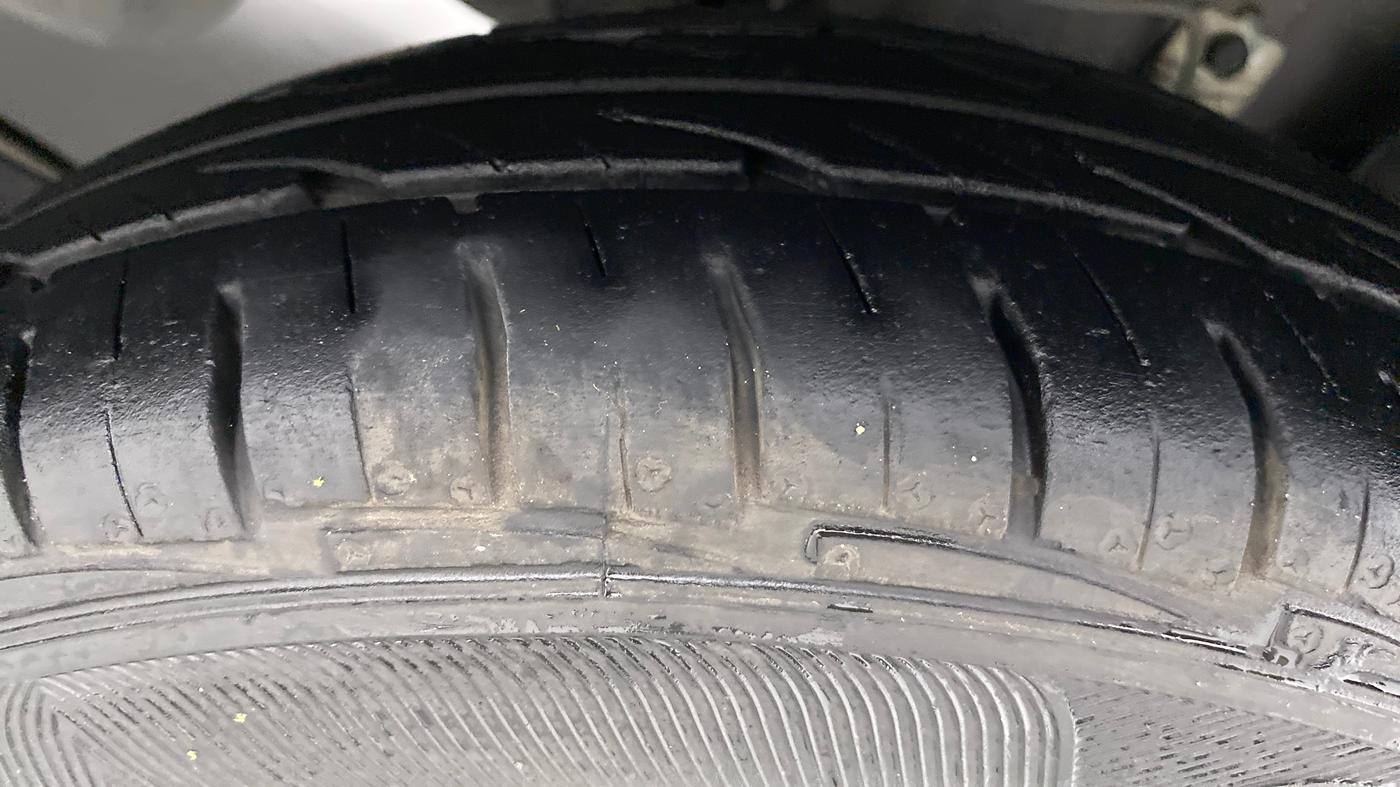 2015 Hyundai Eon ERA PLUS, Petrol, Manual, 47,972 km, Left Rear Tyre Tread