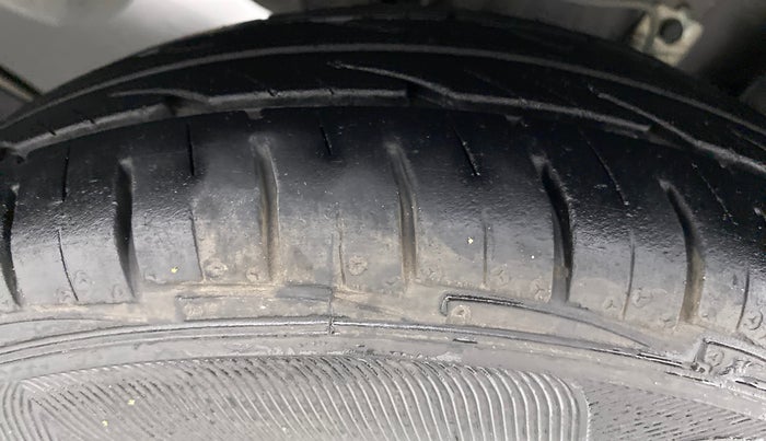 2015 Hyundai Eon ERA PLUS, Petrol, Manual, 47,972 km, Left Rear Tyre Tread