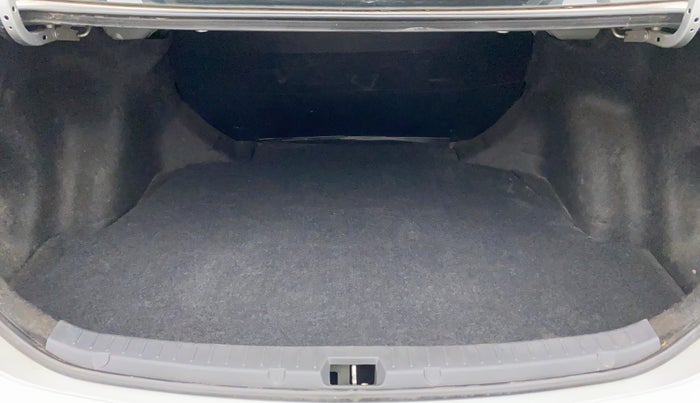 2010 Toyota Corolla Altis 1.8 J, Petrol, Manual, 46,064 km, Boot Inside