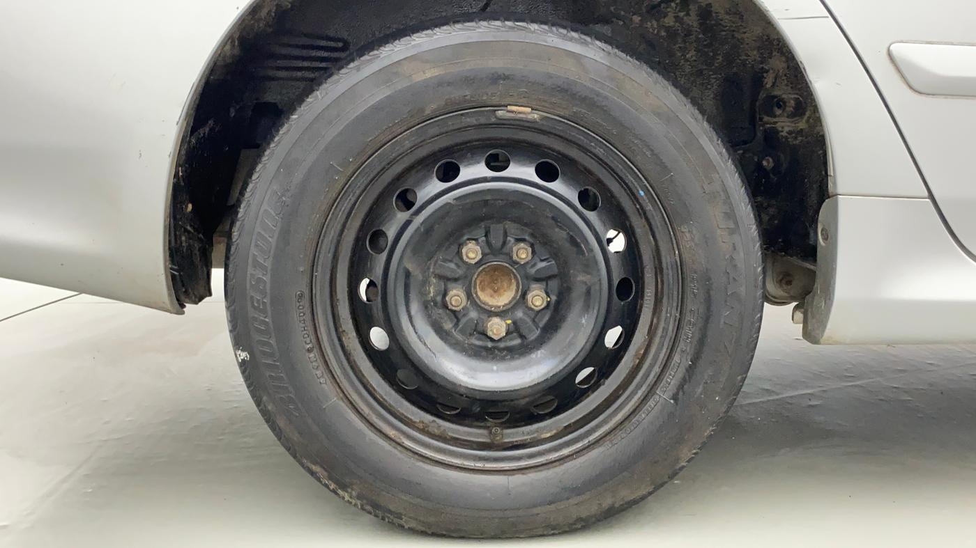 2010 Toyota Corolla Altis 1.8 J, Petrol, Manual, 46,064 km, Right Rear Wheel