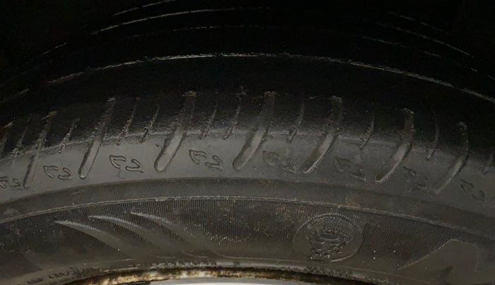 2022 Nissan MAGNITE XV EXECUTIVE, CNG, Manual, 49,559 km, Left Rear Tyre Tread