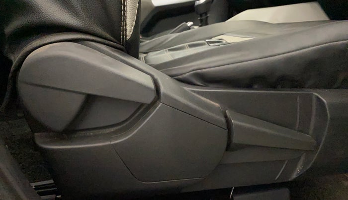 2022 Nissan MAGNITE XV EXECUTIVE, CNG, Manual, 49,559 km, Driver Side Adjustment Panel