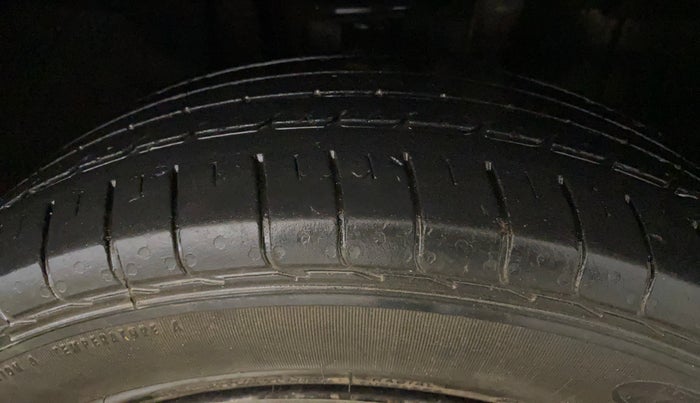 2022 Nissan MAGNITE XV EXECUTIVE, CNG, Manual, 49,559 km, Right Front Tyre Tread