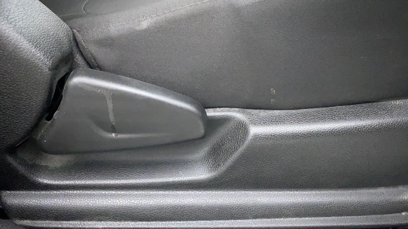 2021 Renault Kwid 1.0 RXT Opt AT, Petrol, Automatic, 3,964 km, Driver Side Adjustment Panel