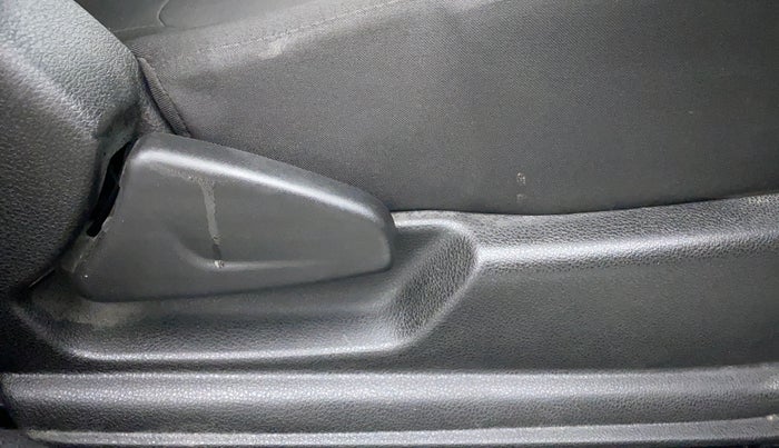2021 Renault Kwid 1.0 RXT Opt AT, Petrol, Automatic, 3,964 km, Driver Side Adjustment Panel