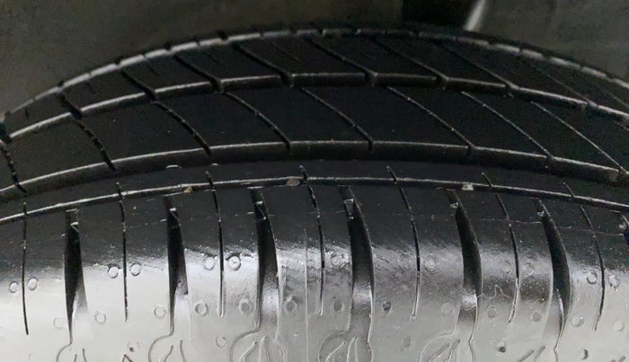 2021 Renault Kwid 1.0 RXT Opt AT, Petrol, Automatic, 3,964 km, Left Rear Tyre Tread