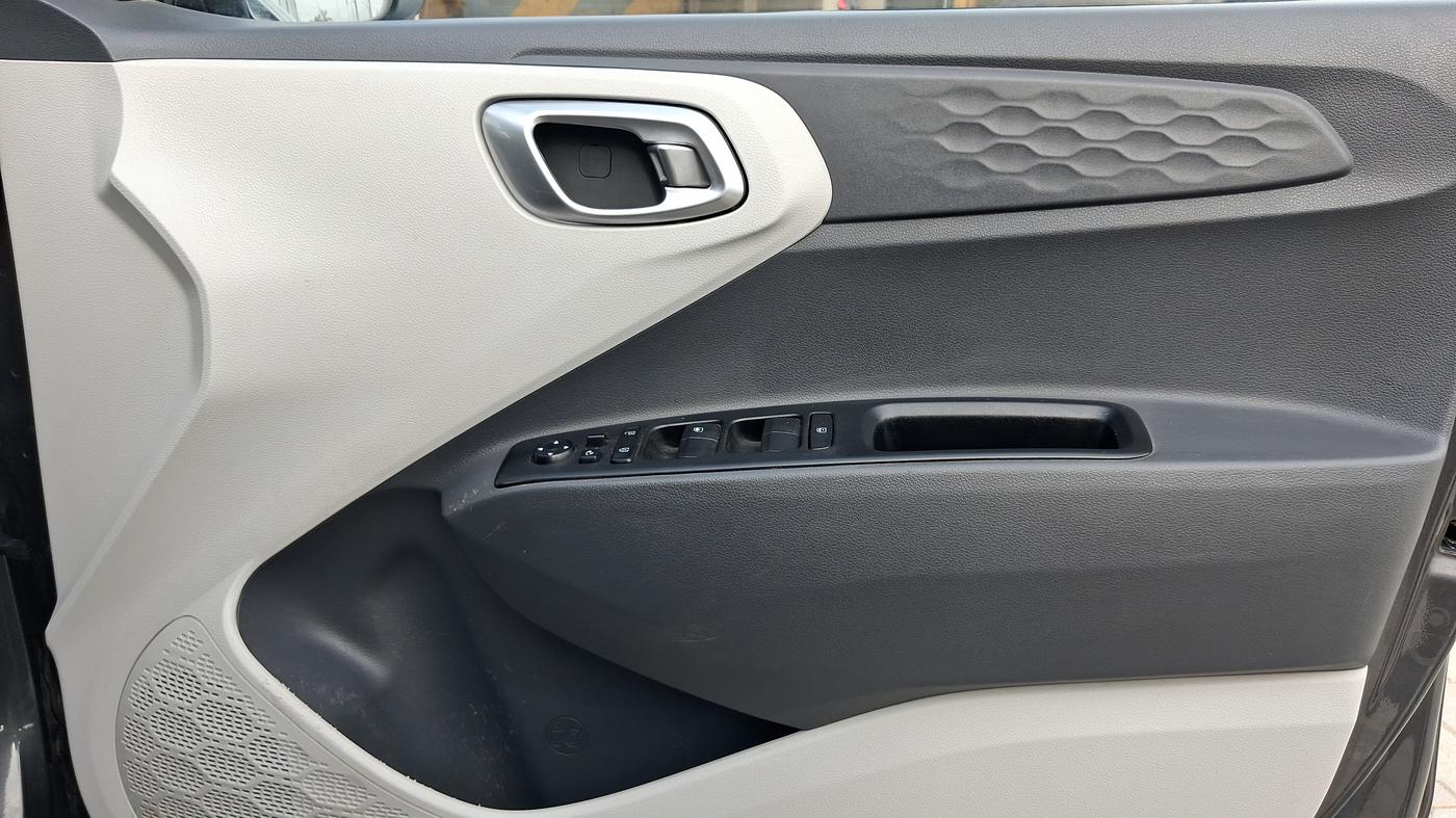 2022 Hyundai GRAND I10 NIOS SPORTZ 1.2 KAPPA VTVT CNG, CNG, Manual, 61,243 km, Driver Side Door Panels Control