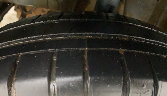 2015 Datsun Go A, Petrol, Manual, 88,911 km, Left Front Tyre Tread