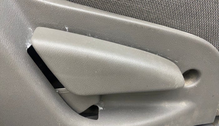 2015 Datsun Go A, Petrol, Manual, 88,911 km, Driver Side Adjustment Panel