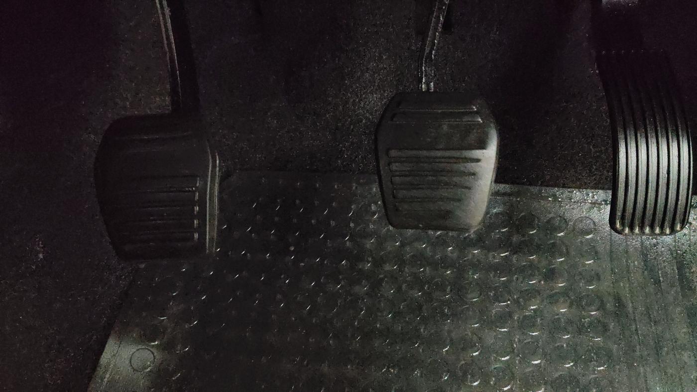 2019 Mahindra TUV300 T10, Diesel, Manual, 27,583 km, Pedals